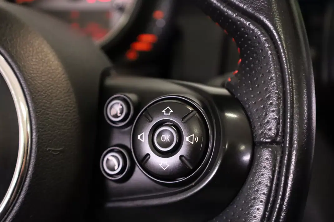 MINI One 2018 - 18950 EUR, 84859 km - AUTO.MOTO.pt - 84859km - foto 41 de 43