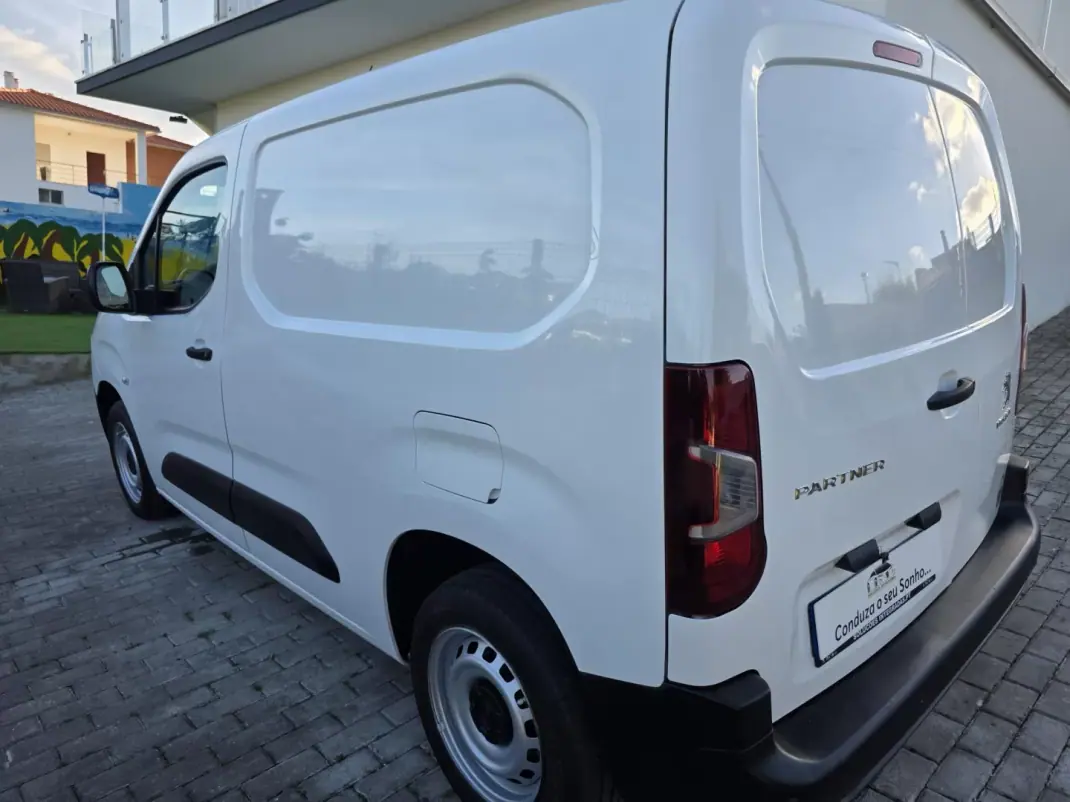Peugeot Partner 2019 - 14900 EUR, 73560 km - AUTO.MOTO.pt - 73560km - foto 30 de 52