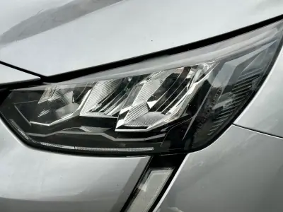 Peugeot 208 2020 - 12900 EUR, 152000 km - AUTO.MOTO.pt - 152000km - foto 11 de 29