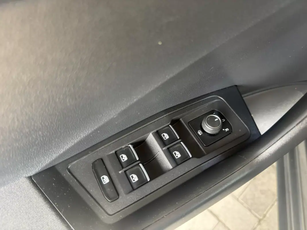 Volkswagen T-Roc 2020 - 19850 EUR, 142560 km - AUTO.MOTO.pt - 142560km - foto 20 de 20