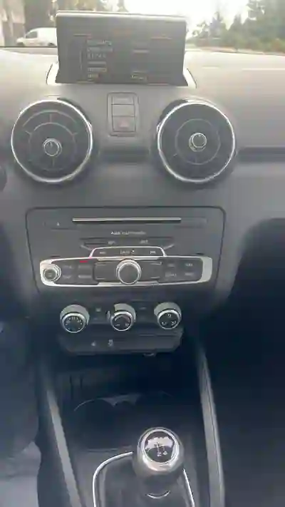 Audi A1 Sportback 2017 - 12500 EUR, 163000 km - foto 2 de 12
