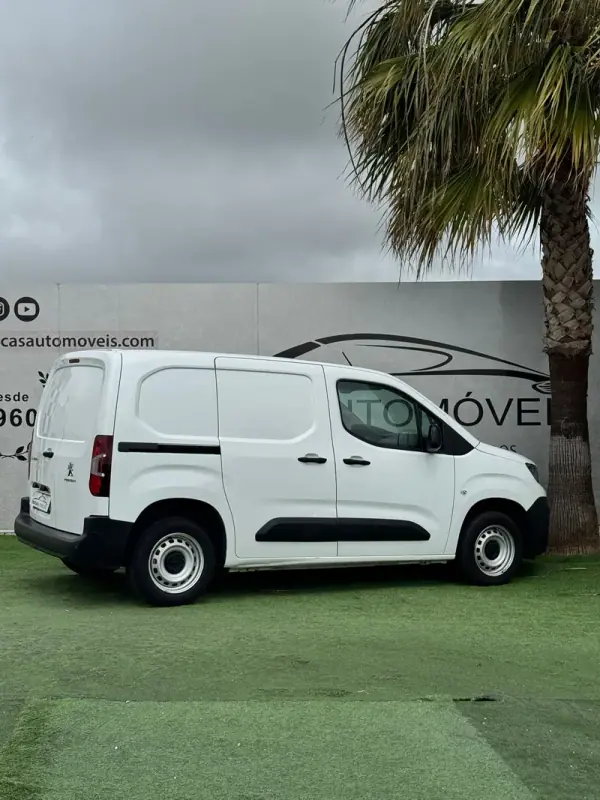 Peugeot Partner 1.5 BlueHDi Pro Standard 2021 - 13550 EUR, 171498 km - AUTO.MOTO.pt - 171498km - foto 6 de 18