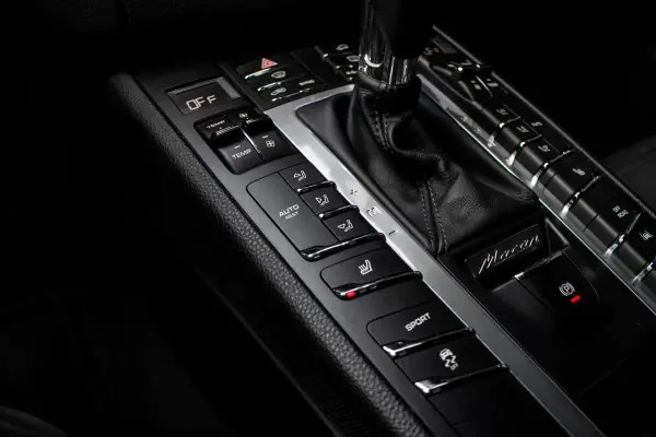 Porsche Macan 2018 - 54990 EUR, 99798 km - AUTO.MOTO.pt - 99798km - foto 24 de 45