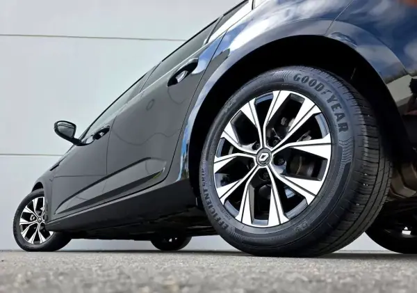 Renault Mégane 2021 - 15400 EUR, 63000 km - AUTO.MOTO.pt - 63000km - foto 7 de 29