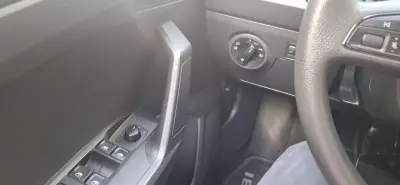 SEAT Ibiza 2018 - 10900 EUR, 184500 km - AUTO.MOTO.pt - 184500km - foto 14 de 17
