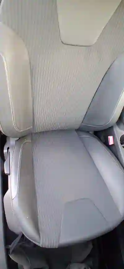 Ford Focus 2011 - 6500 EUR, 208000 km - AUTO.MOTO.pt - 208000km - foto 3 de 8