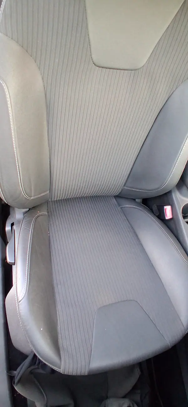 Ford Focus 2011 - 6500 EUR, 208000 km - AUTO.MOTO.pt - 208000km - foto 3 de 8
