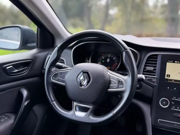 Renault Mégane 2019 - 15990 EUR, 167000 km - AUTO.MOTO.pt - 167000km - foto 10 de 21