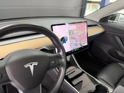 Tesla Model 3 2019 - 28500 EUR, 74000 km - AUTO.MOTO.pt - 74000km - foto 12 de 26