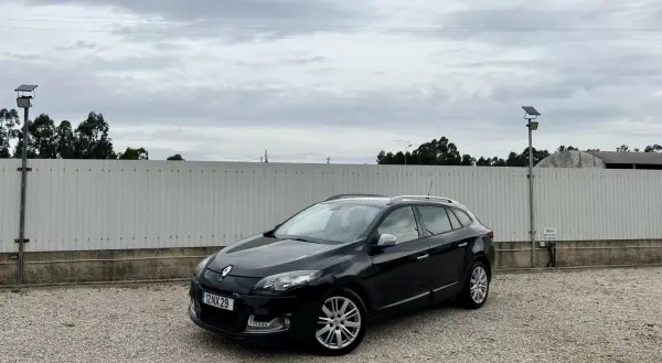 Renault Mégane Sport Tourer 2013 - 9950 EUR, 182000 km - AUTO.MOTO.pt - 182000km - foto 17 de 41