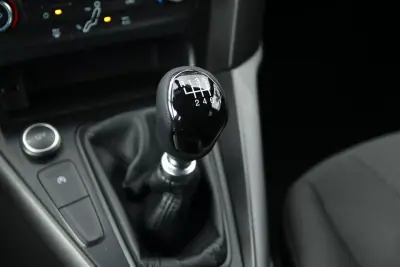 Ford Focus 2018 - 14990 EUR, 104000 km - AUTO.MOTO.pt - 104000km - foto 19 de 29