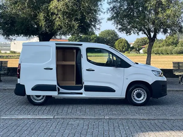 Citroën Berlingo 2021 - 12300 EUR, 118000 km - AUTO.MOTO.pt - 118000km - foto 6 de 38