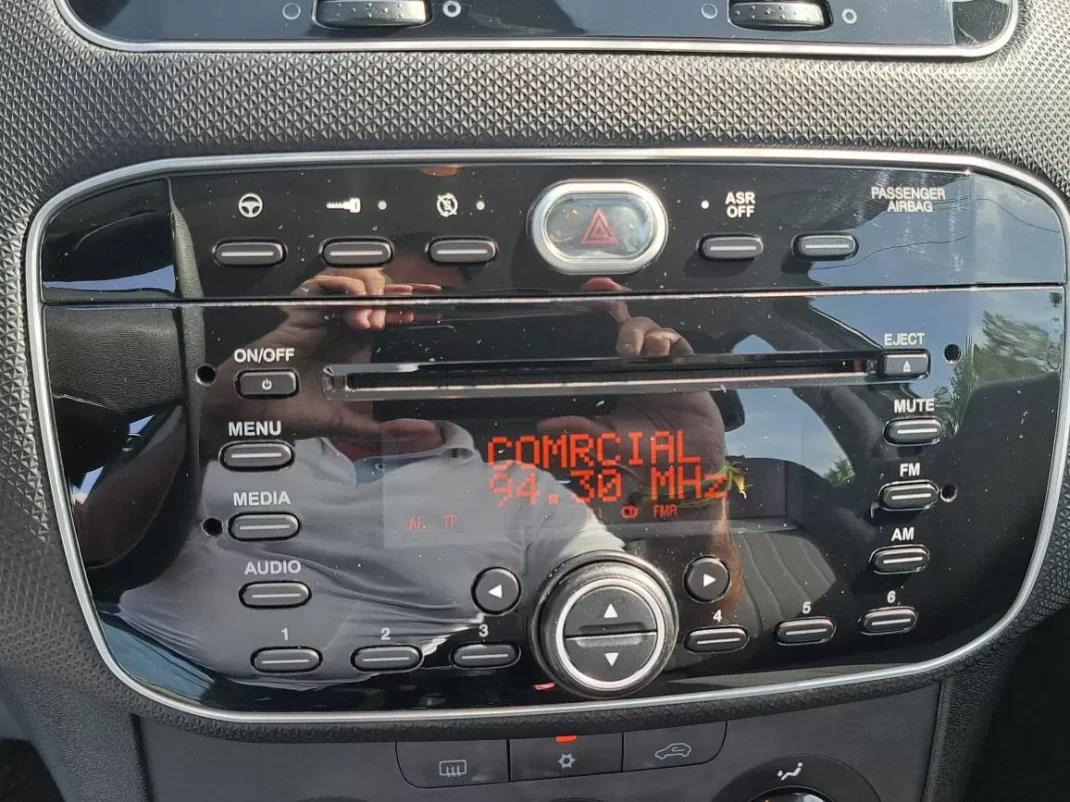 Fiat Punto 2017 - 8900 EUR, 69772 km - AUTO.MOTO.pt - 69772km - foto 33 de 39