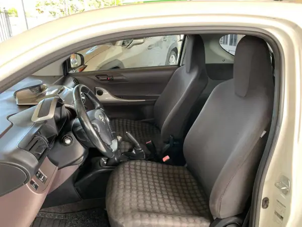 Toyota iQ 2009 - 7500 EUR, 123054 km - AUTO.MOTO.pt - 123054km - foto 15 de 22