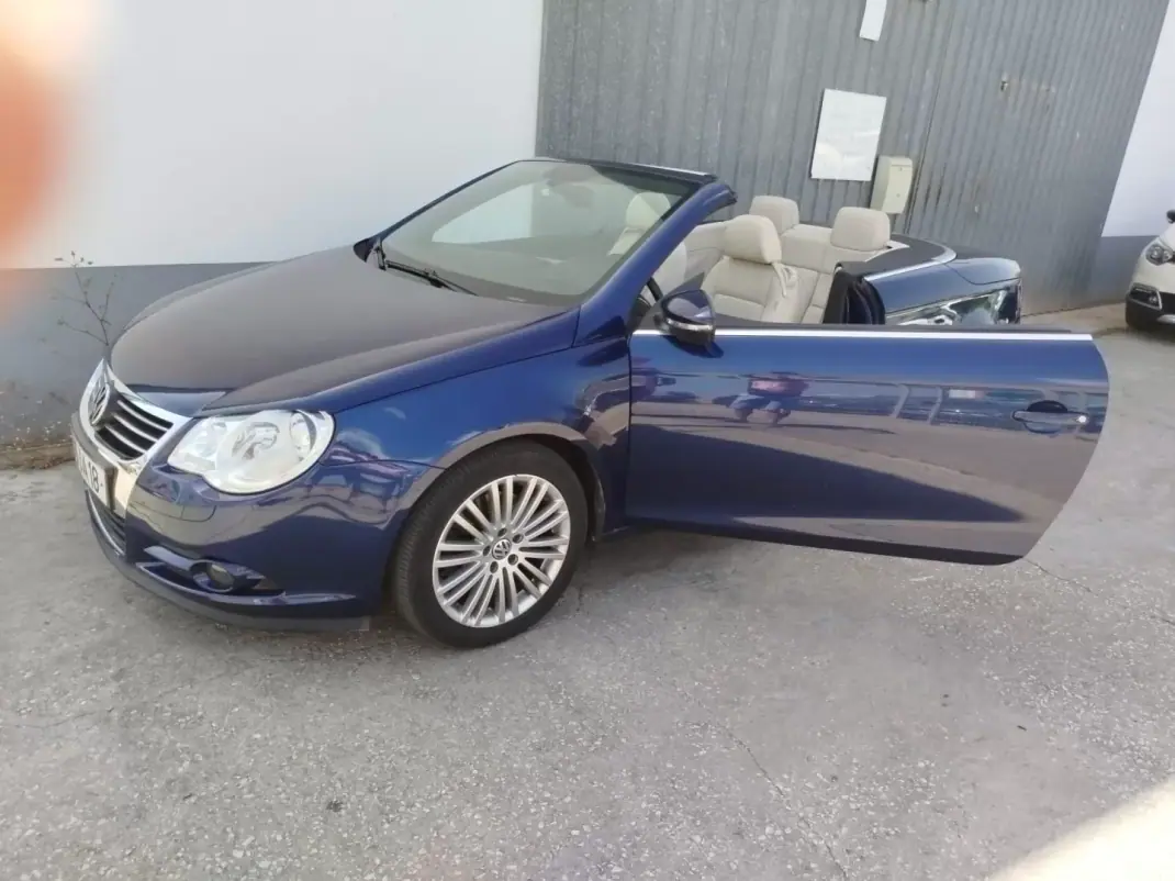 Volkswagen EOS 2010 - 12200 EUR, 159060 km - AUTO.MOTO.pt - 159060km - foto 1 de 15