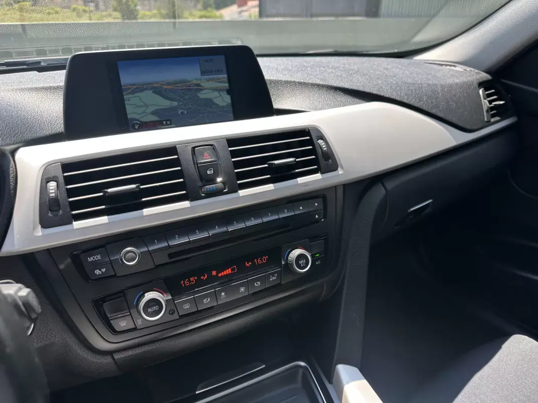 BMW 320 2014 - 11900 EUR, 240000 km - 240000km - foto 38 de 64