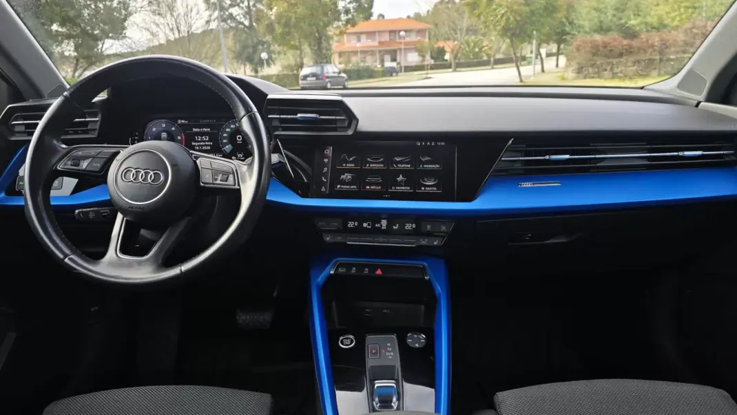 Audi A3 Sportback 2021 - 21500 EUR, 249000 km - AUTO.MOTO.pt - 249000km - foto 12 de 17