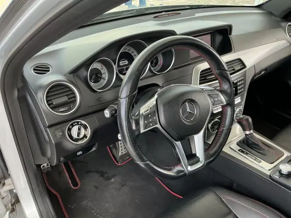 Mercedes-Benz C 250 2012 - 18900 EUR, 255100 km - AUTO.MOTO.pt - 255100km - foto 7 de 10