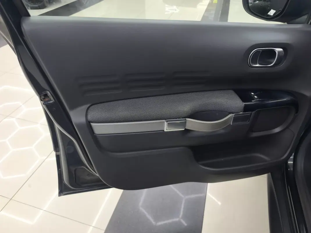 Citroën C4 Cactus 2015 - 10950 EUR, 186687 km - 186687km - foto 21 de 46
