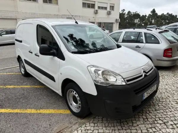 Citroën Berlingo 2015 - 7900 EUR, 221000 km - AUTO.MOTO.pt - 221000km - foto 9 de 29