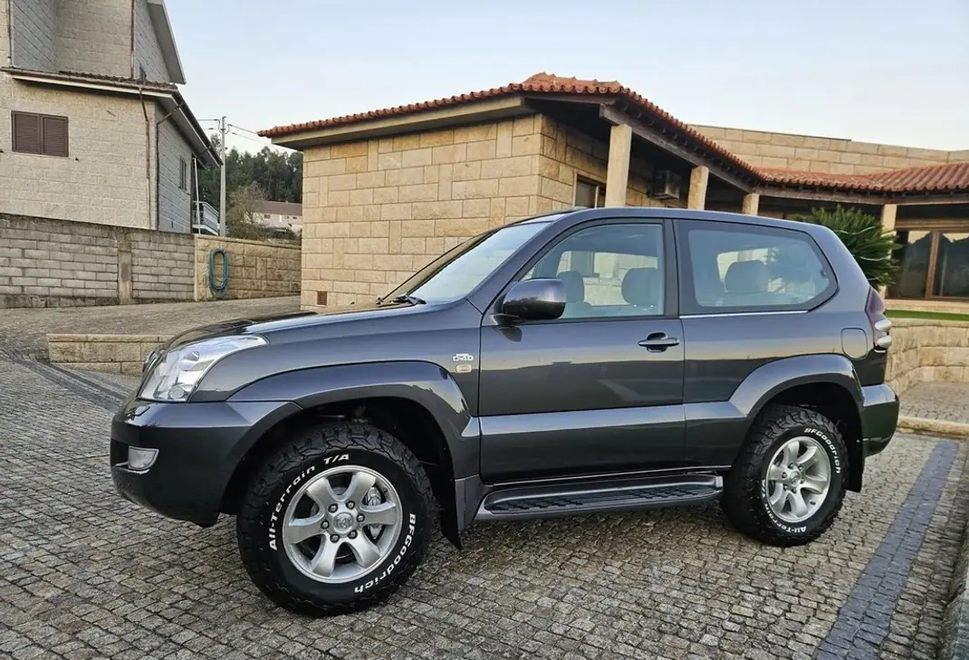 Toyota Land Cruiser 2004 - 20000 EUR, 280782 km - AUTO.MOTO.pt - 280782km - foto 3 de 6