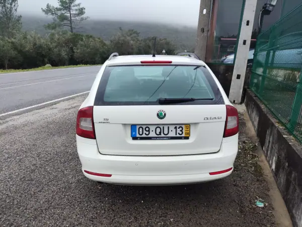 Skoda Octavia Break 2012 - 7400 EUR, 299630 km - AUTO.MOTO.pt - 299630km - foto 5 de 8