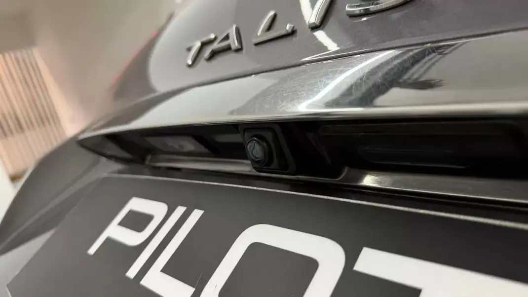 Renault Talisman Sport Tourer 2019 - 12990 EUR, 352006 km - AUTO.MOTO.pt - 352006km - foto 15 de 27