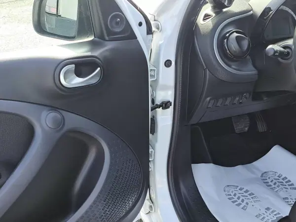 Smart ForFour 2018 - 9990 EUR, 49344 km - AUTO.MOTO.pt - 49344km - foto 18 de 43