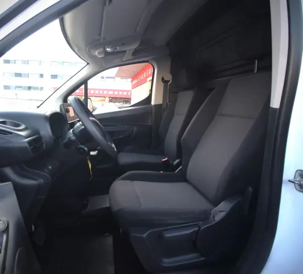Toyota Proace Verso Electric 2022 - 22750 EUR, 52000 km - AUTO.MOTO.pt - 52000km - foto 7 de 28