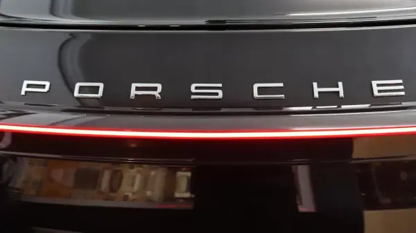 Porsche Panamera 2016 - 53900 EUR, 92706 km - AUTO.MOTO.pt - 92706km - foto 35 de 41