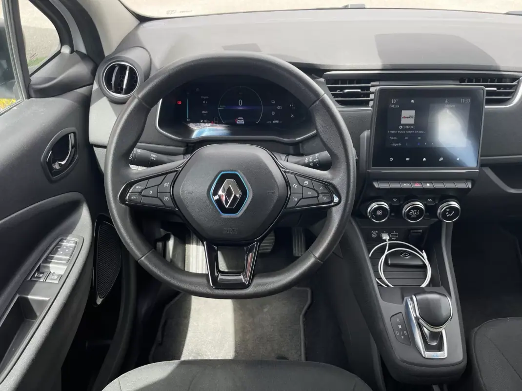 Renault Zoe 2020 - 14990 EUR, 69000 km - AUTO.MOTO.pt - 69000km - foto 11 de 23