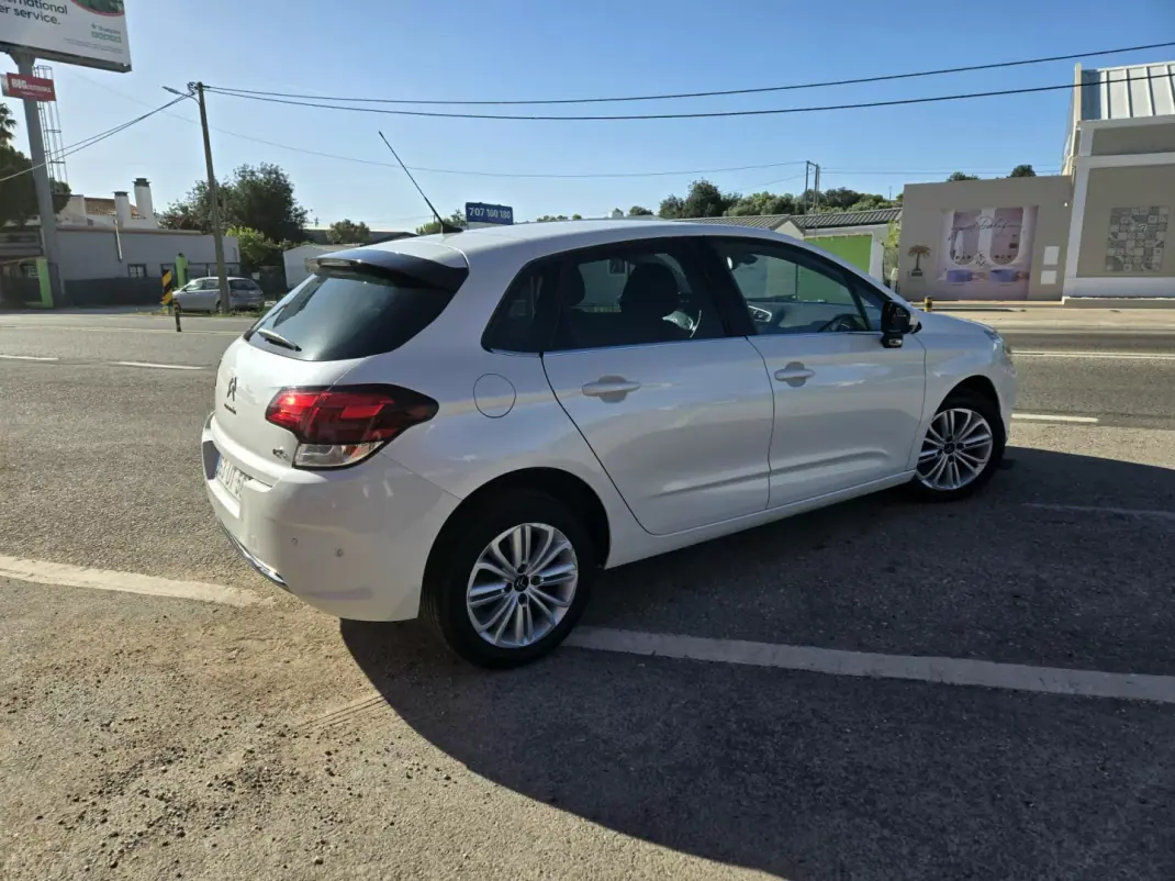 Citroën C4 2017 - 9950 EUR, 141760 km - AUTO.MOTO.pt - 141760km - foto 2 de 10