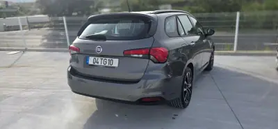 Fiat Tipo Station Wagon 2017 - 6499 EUR, 256000 km - AUTO.MOTO.pt - 256000km - foto 4 de 9