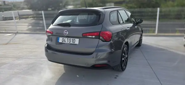 Fiat Tipo Station Wagon 2017 - 6499 EUR, 256000 km - AUTO.MOTO.pt - 256000km - foto 4 de 9