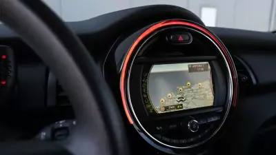 MINI 3 Portas 2016 - 13999 EUR, 89000 km - 89000km - foto 12 de 23