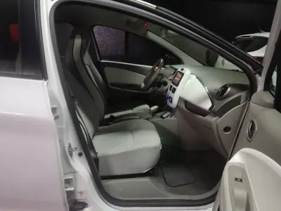 Renault Zoe 2019 - 10950 EUR, 82000 km - AUTO.MOTO.pt - 82000km - foto 5 de 18