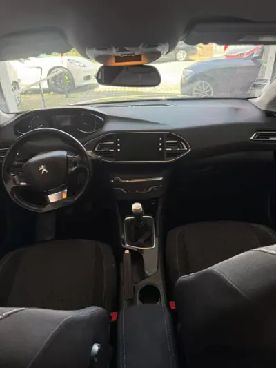 Peugeot 308 SW 2019 - 10900 EUR, 167000 km - AUTO.MOTO.pt - 167000km - foto 7 de 10
