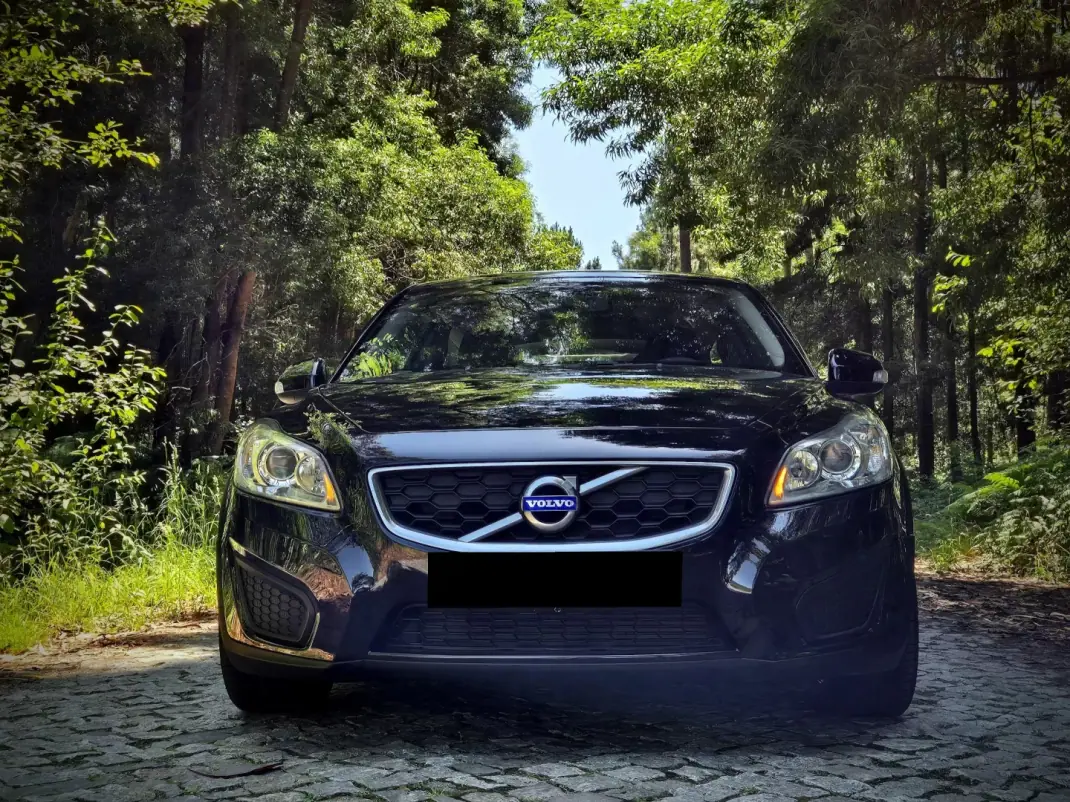 Volvo C30 2011 - 7750 EUR, 179000 km - AUTO.MOTO.pt - 179000km - foto 3 de 28