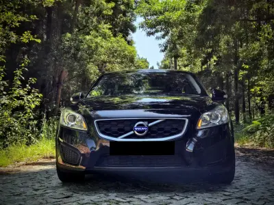 Volvo C30 2011 - 7750 EUR, 179000 km - AUTO.MOTO.pt - 179000km - foto 3 de 28