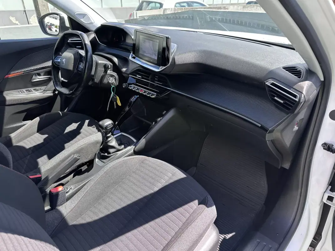 Peugeot 2008 2021 - 14900 EUR, 200000 km - AUTO.MOTO.pt - 200000km - foto 52 de 55