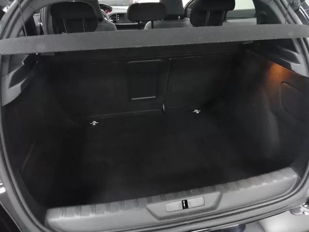 Peugeot 308 2019 - 14500 EUR, 82000 km - AUTO.MOTO.pt - 82000km - foto 17 de 26
