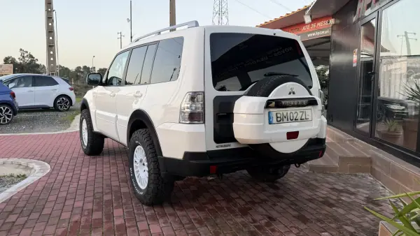 Mitsubishi Pajero 2010 - 29990 EUR, 215000 km - AUTO.MOTO.pt - 215000km - foto 17 de 38