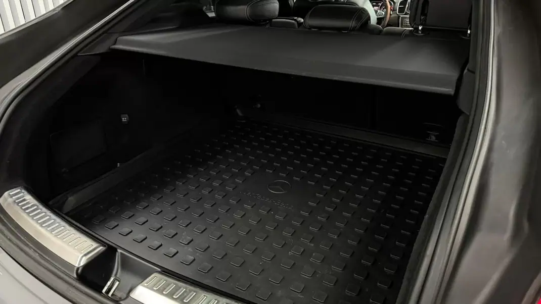 Mercedes-Benz GLE 63 AMG 2015 - 99990 EUR, 149475 km - AUTO.MOTO.pt - 149475km - foto 19 de 42