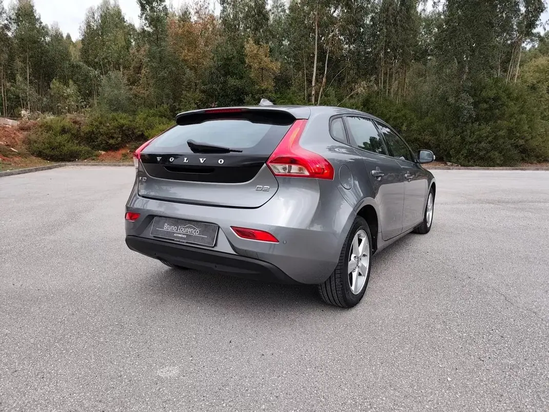 Volvo V40 2014 - 9900 EUR, 177500 km - AUTO.MOTO.pt - 177500km - foto 17 de 19