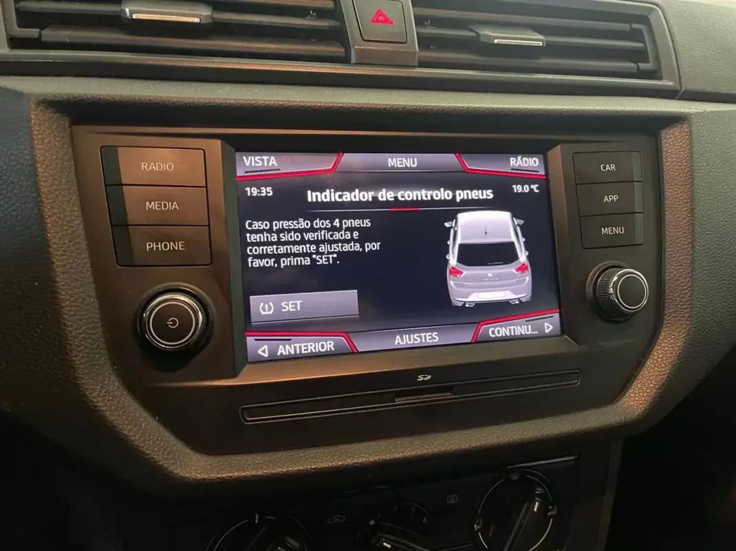 SEAT Ibiza 2019 - 10950 EUR, 170000 km - AUTO.MOTO.pt - 170000km - foto 21 de 28