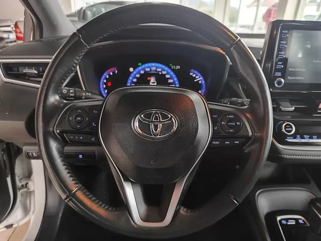 Toyota Corolla Touring Sports 2021 - 21950 EUR, 114000 km - AUTO.MOTO.pt - 114000km - foto 26 de 35