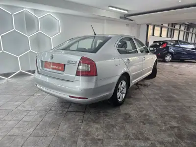 Skoda Octavia 2012 - 9350 EUR, 284108 km - AUTO.MOTO.pt - 284108km - foto 14 de 26