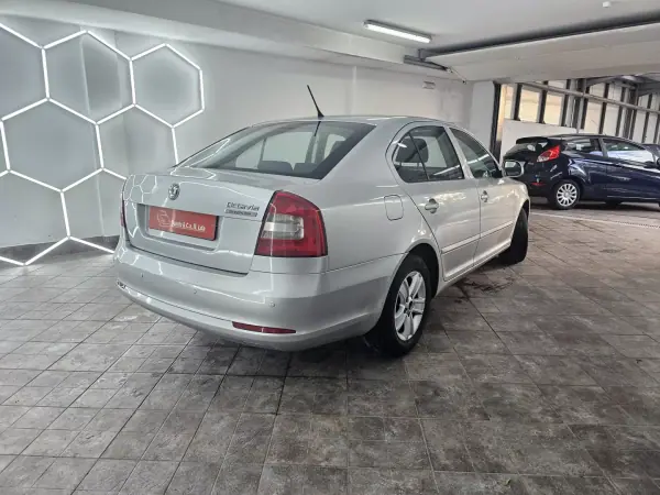 Skoda Octavia 2012 - 9350 EUR, 284108 km - AUTO.MOTO.pt - 284108km - foto 14 de 26
