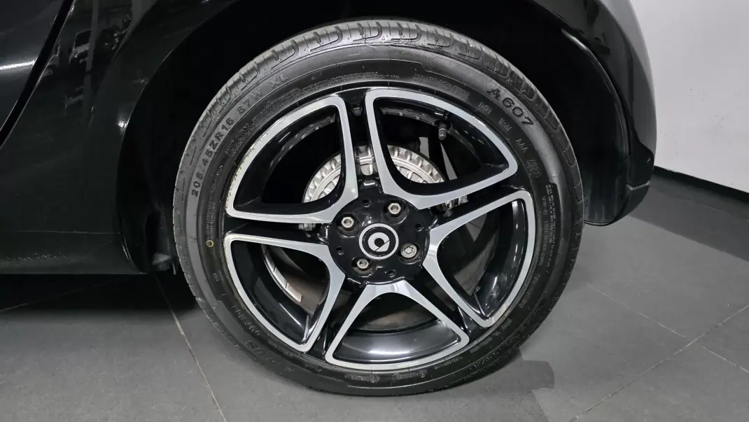 Smart ForTwo Coupé 2018 - 14990 EUR, 72000 km - AUTO.MOTO.pt - 72000km - foto 36 de 37