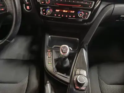 BMW 318 2015 - 12250 EUR, 254090 km - AUTO.MOTO.pt - 254090km - foto 15 de 16